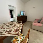 Villino Norsi شقة